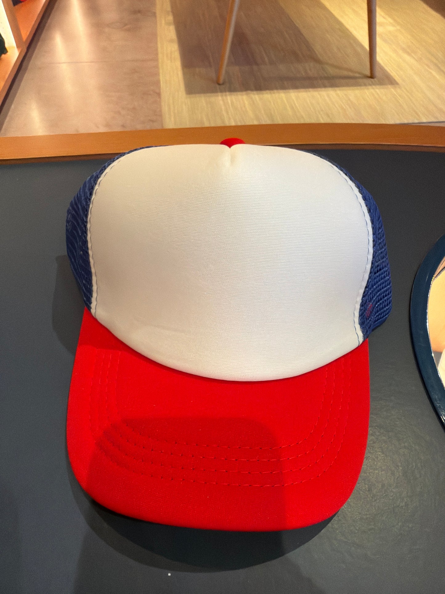 USA hat bar